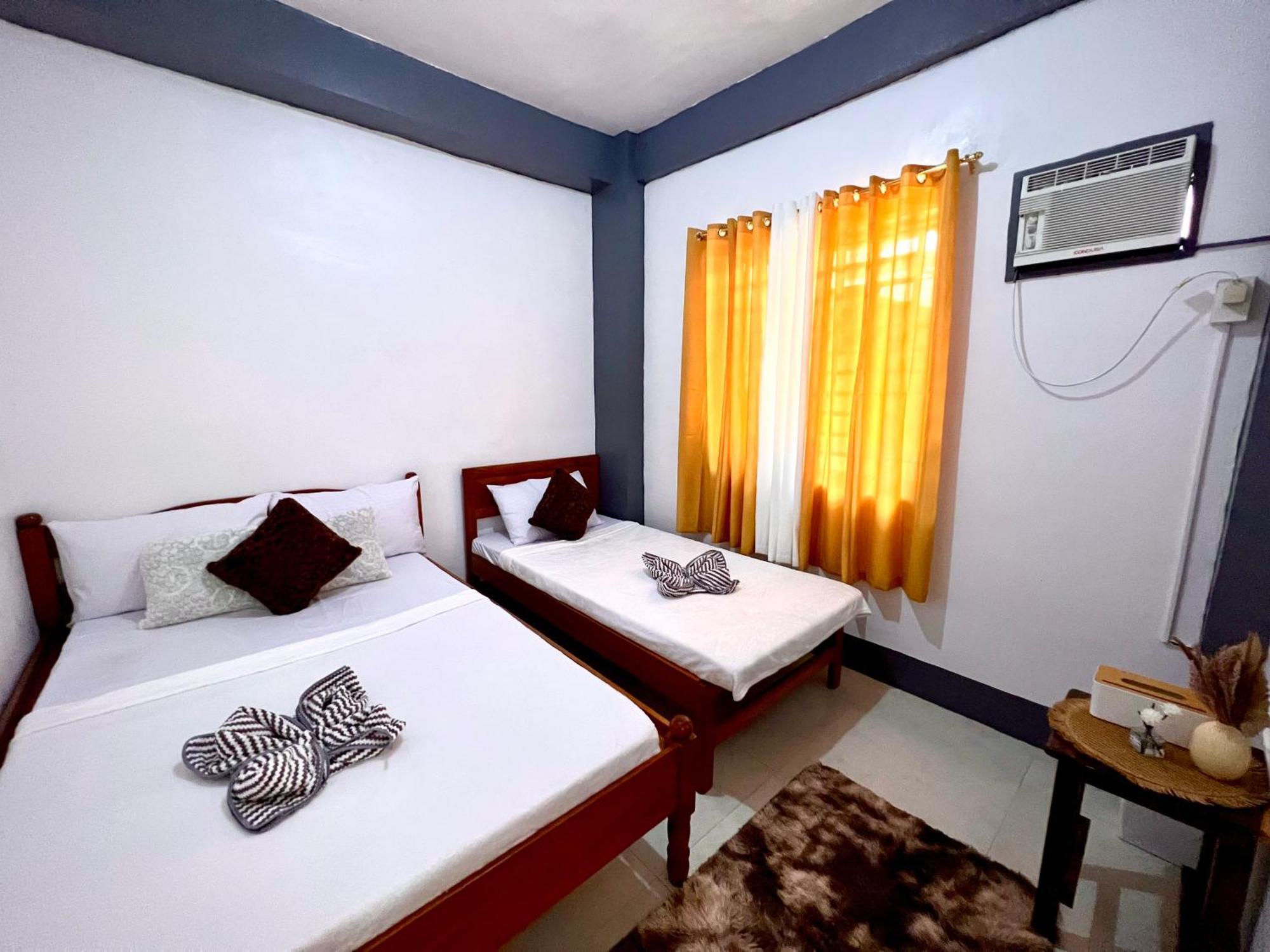 Eighty8 Tourist Inn Coron Exterior foto