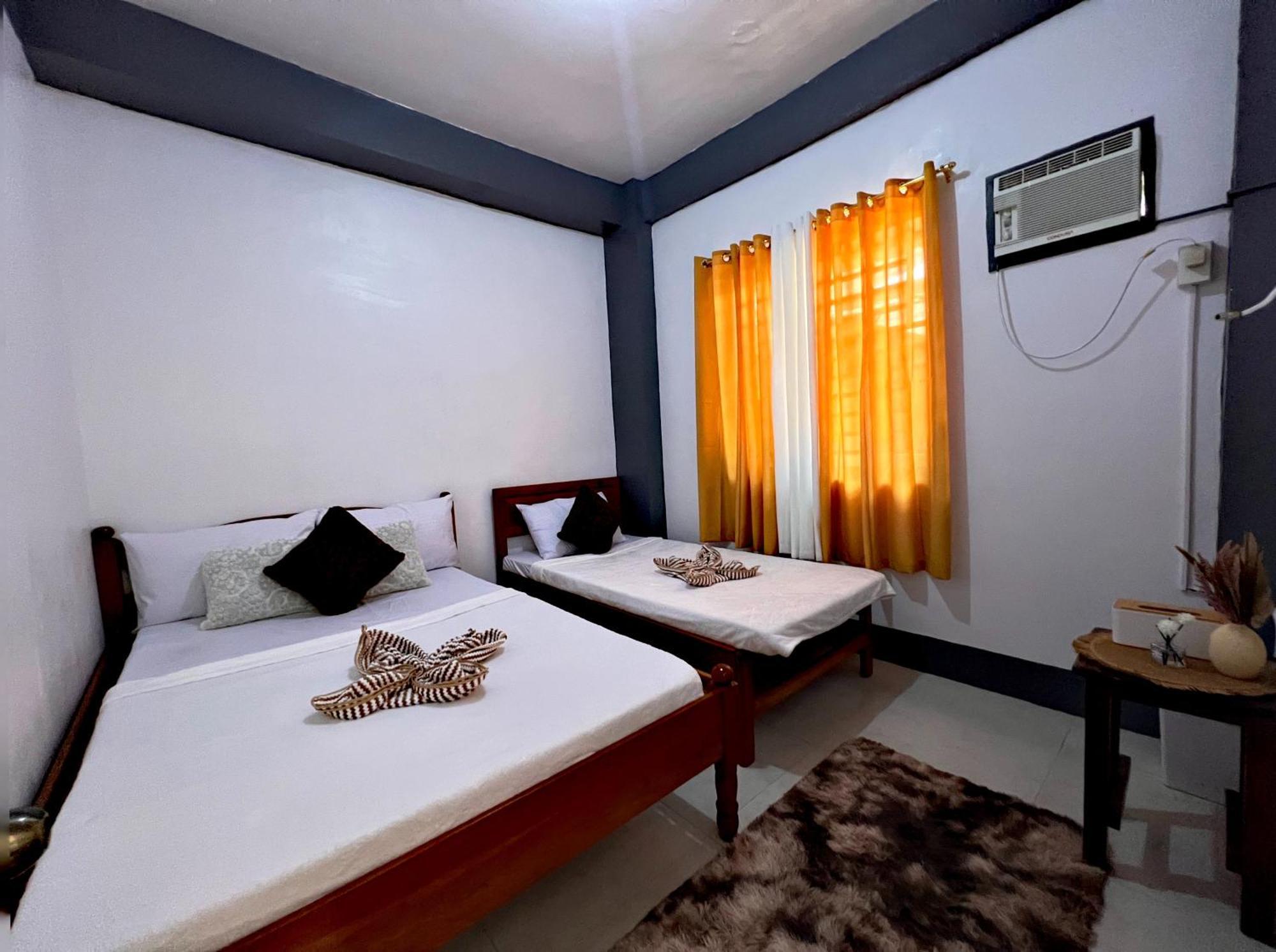 Eighty8 Tourist Inn Coron Exterior foto